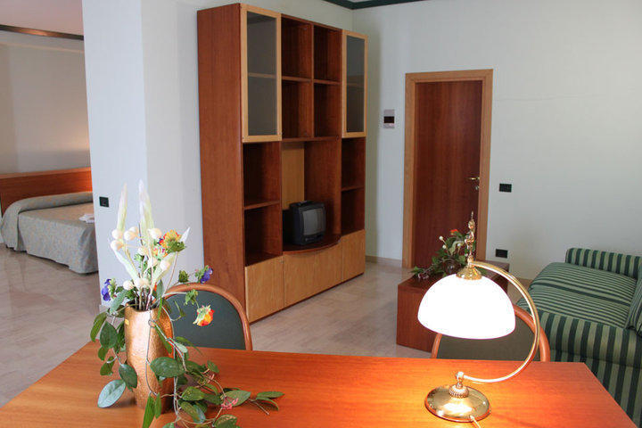 Hotel Casa Per Ferie Benedetto XIII Gravina in Puglia Zimmer foto